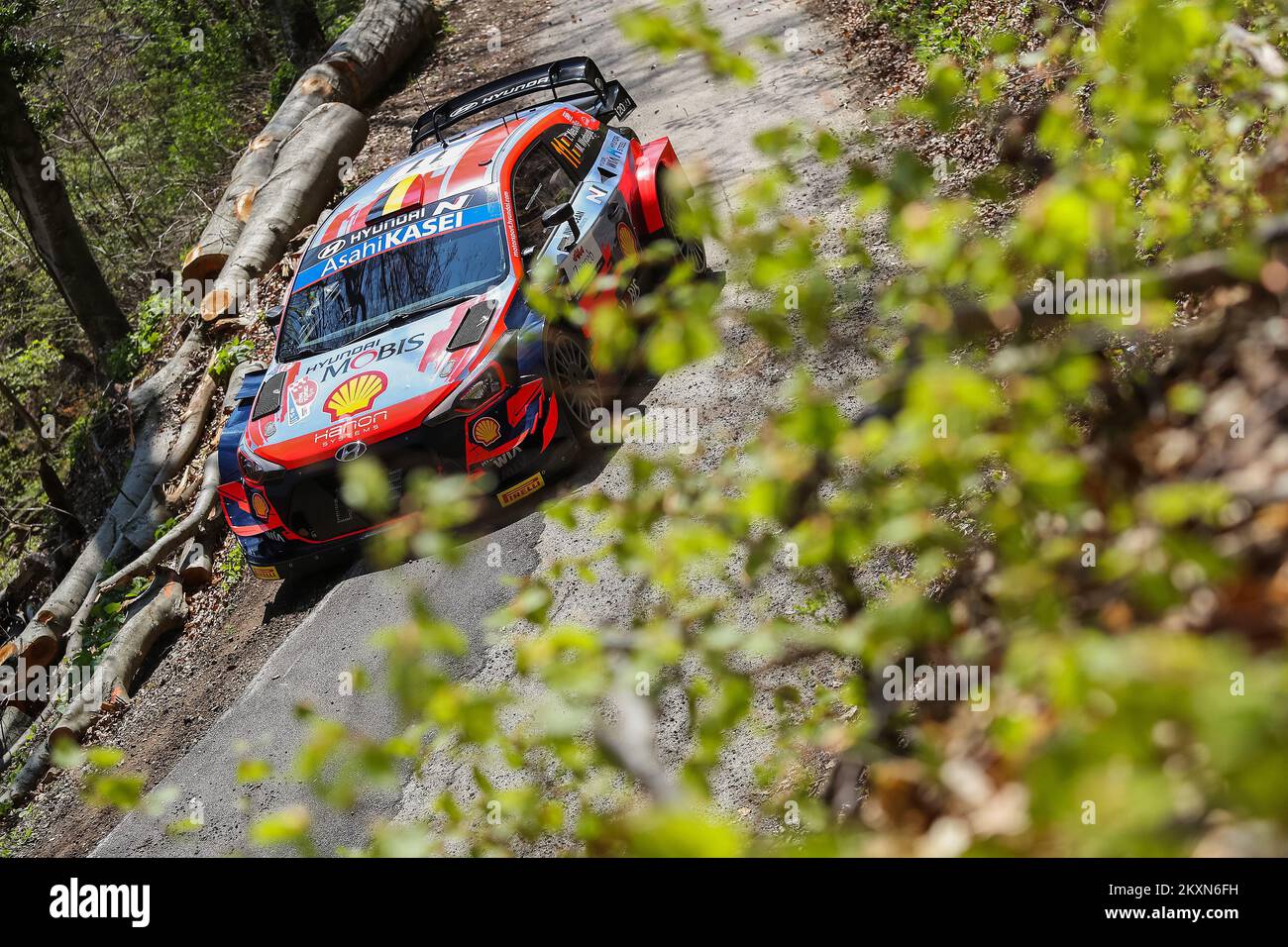 Thierry Neuville de Belgique et Martijn Wydaeghe de Belgique rivalisent avec leur Hyundai Shell MOBIS Hyundai coupé Hyundai i20 coupé WRC lors du championnat du monde de rallye de la FIA Croatie à Zagreb, Croatie sur 22 avril 2021. Photo: Luka Stanzl/PIXSELL Banque D'Images