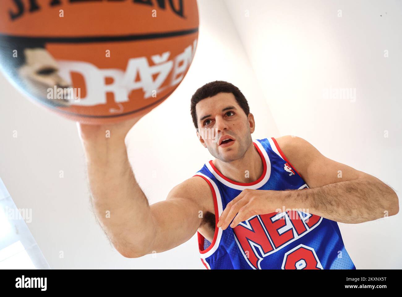 La Photo Prise Sur 7 Juin 21 Montre Le Personnage De Cire De Drazen Petrovic Connu Sous Le Nom De L Art Du Basket Ball Le Plus Grand Joueur Croate Et L Un