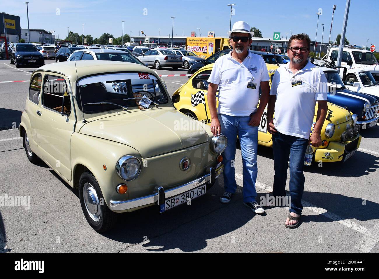 Voitures anciennes exposées au salon international des anciens timers de 5th à Slavonski Brod, en Croatie, sur 19 juin 2021. Photo: Ivica Galovic/PIXSELL Banque D'Images