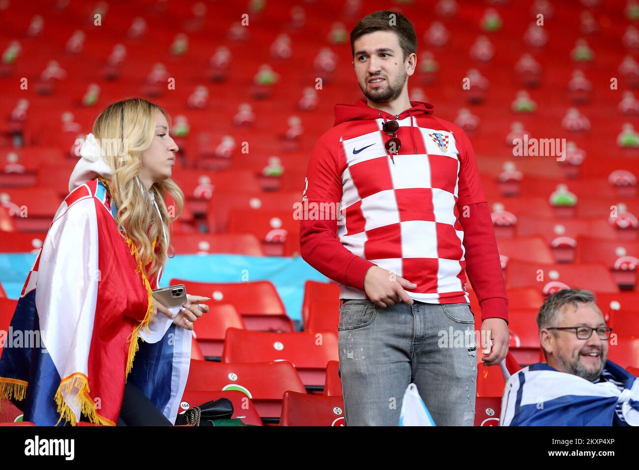 Les supporters de l'équipe nationale croate sont vus avant le match de championnat de l'UEFA Euro 2020 du groupe D entre la Croatie et l'Écosse au parc Hampden sur 22 juin 2021 à Glasgow, au Royaume-Uni. Photo: Luka Stanzl/PIXSELL Banque D'Images