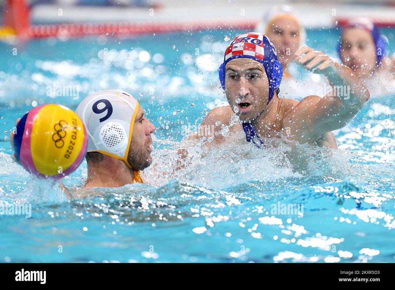 Maro Jokovic de Team Croatia et Aleksandar Ivovic ot Team Montenegro en action pendant le match entre le Monténégro et la Croatie de la Classification masculine 5th-8th le 14 jour des Jeux Olympiques de Tokyo 2020 au Centre de polo d'eau de Tatsumi sur 06 août 2021 à Tokyo, Japon. Photo: Igor Kralj/PIXSELL Banque D'Images