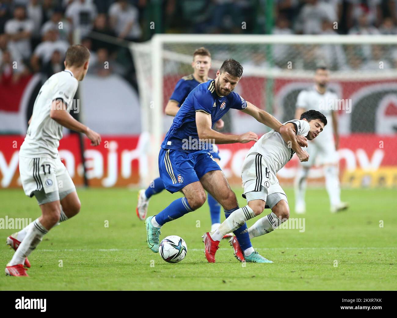 Bruno Petkovic de Dinamo Zagreb et Andre Martins de Legia en action l lors du troisième tour d'entraînement de la Ligue des champions de l'UEFA coupe ronde deux entre Legia Varsovie et Dinamo Zagreb au stade municipal Marshall Jozef Pilsudski sur 10 août 2021 à Varsovie, en Pologne. Phoot: MatijaHabljak/PIXSELL Banque D'Images