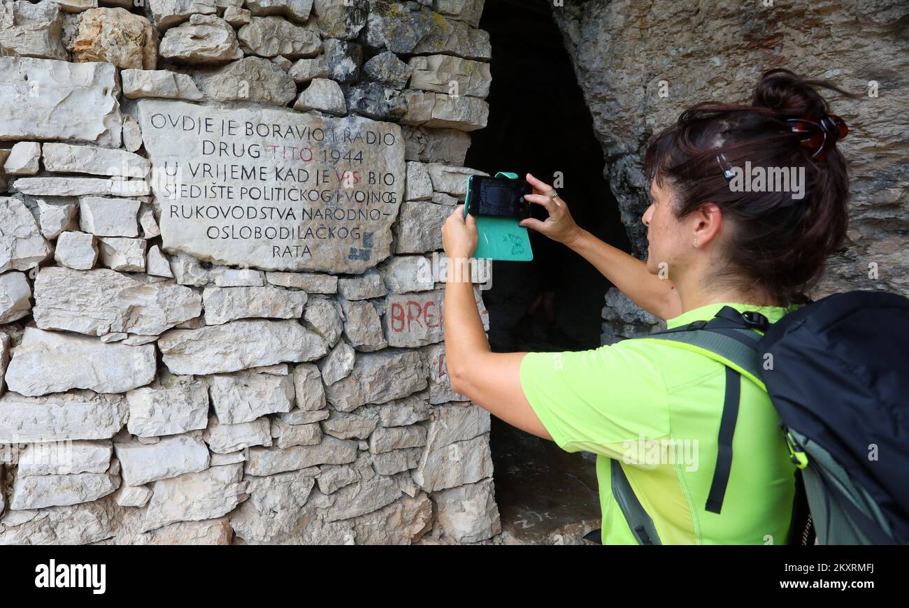 Josip Broz Tito, le chef du Parti communiste de Yougoslavie et la résistance à l'invasion nazie, a eu son refuge dans cette grotte sur l'île de vis, en Croatie. Photo prise le 28. Août 2021. Photo: Kristina Stedul Fabac/PIXSELL Banque D'Images