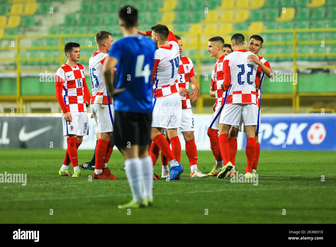 Les joueurs de Croatie fêtent après avoir marqué un deuxième but lors du match de qualification européen des moins de 21 ans de l'UEFA entre la Croatie U21s et l'Estonie U21s sur 11 novembre 2021 au stade Aldo Drosina à Pula, en Croatie. Photo: Srecko Niketic/PIXSELL Banque D'Images