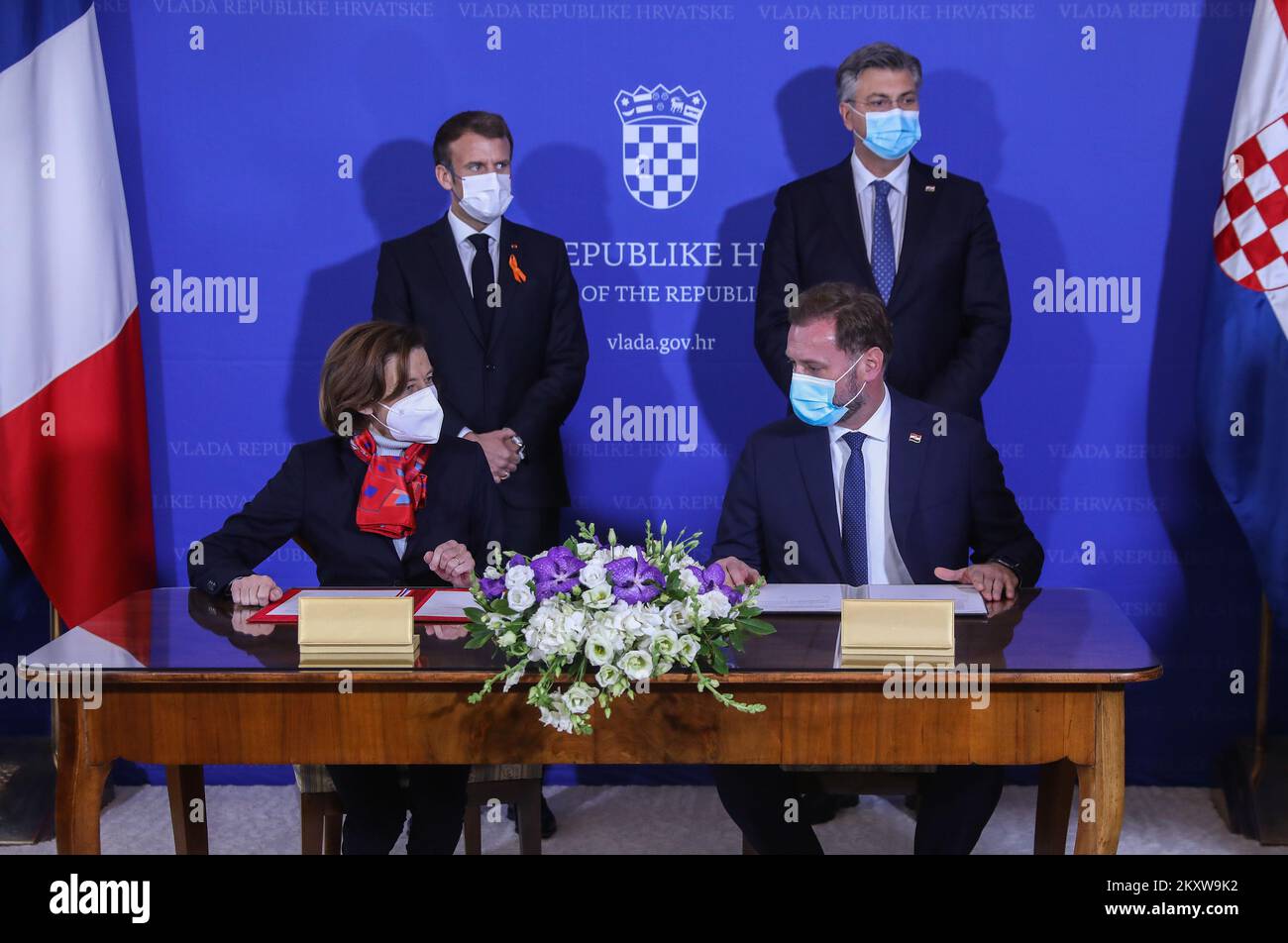 Mario Banozic, ministre croate de la défense, et Florence Parly, ministre français des forces armées, signent un accord sur l'achat des avions Rafale au bâtiment de l'édifice Banski dvori à St. Place Mark's, à Zagreb, en Croatie, sur 25 novembre 2021. Photo: Patrik Macek/PIXSELL Banque D'Images