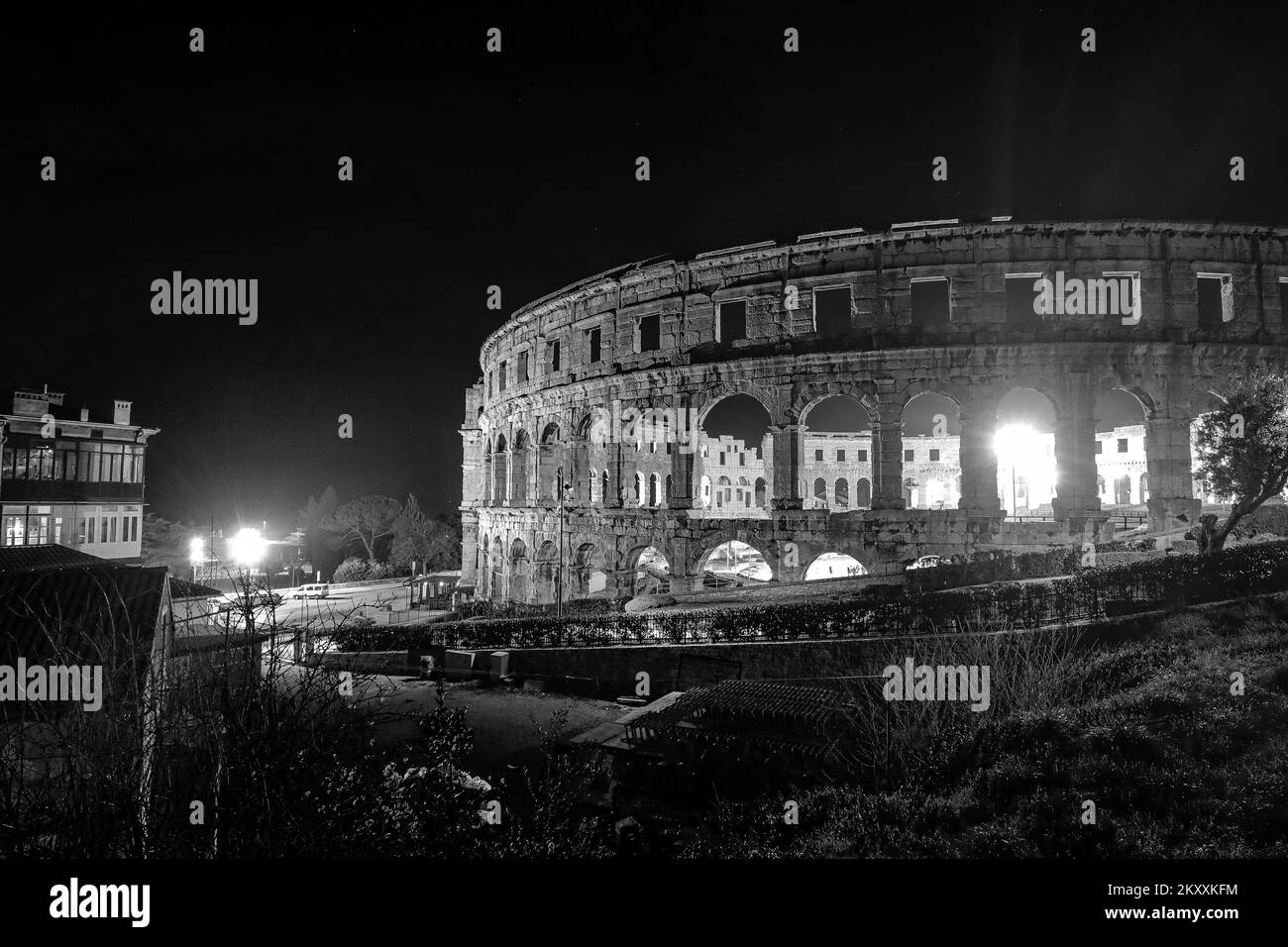 Amphithéâtre pendant l'événement à Pula, Croatie sur 28 janvier 2022. Hier, l'événement la nuit au Musée a eu lieu à Pula avec des mesures épidémiologiques. La nuit au Musée est un événement annuel en Croatie où pendant une nuit par an, les billets pour la plupart des musées en Croatie sont gratuits. Museum Night a eu lieu pour la première fois en décembre 2005 et est devenu une tradition depuis. Photo: Srecko Niketic/PIXSELL Banque D'Images