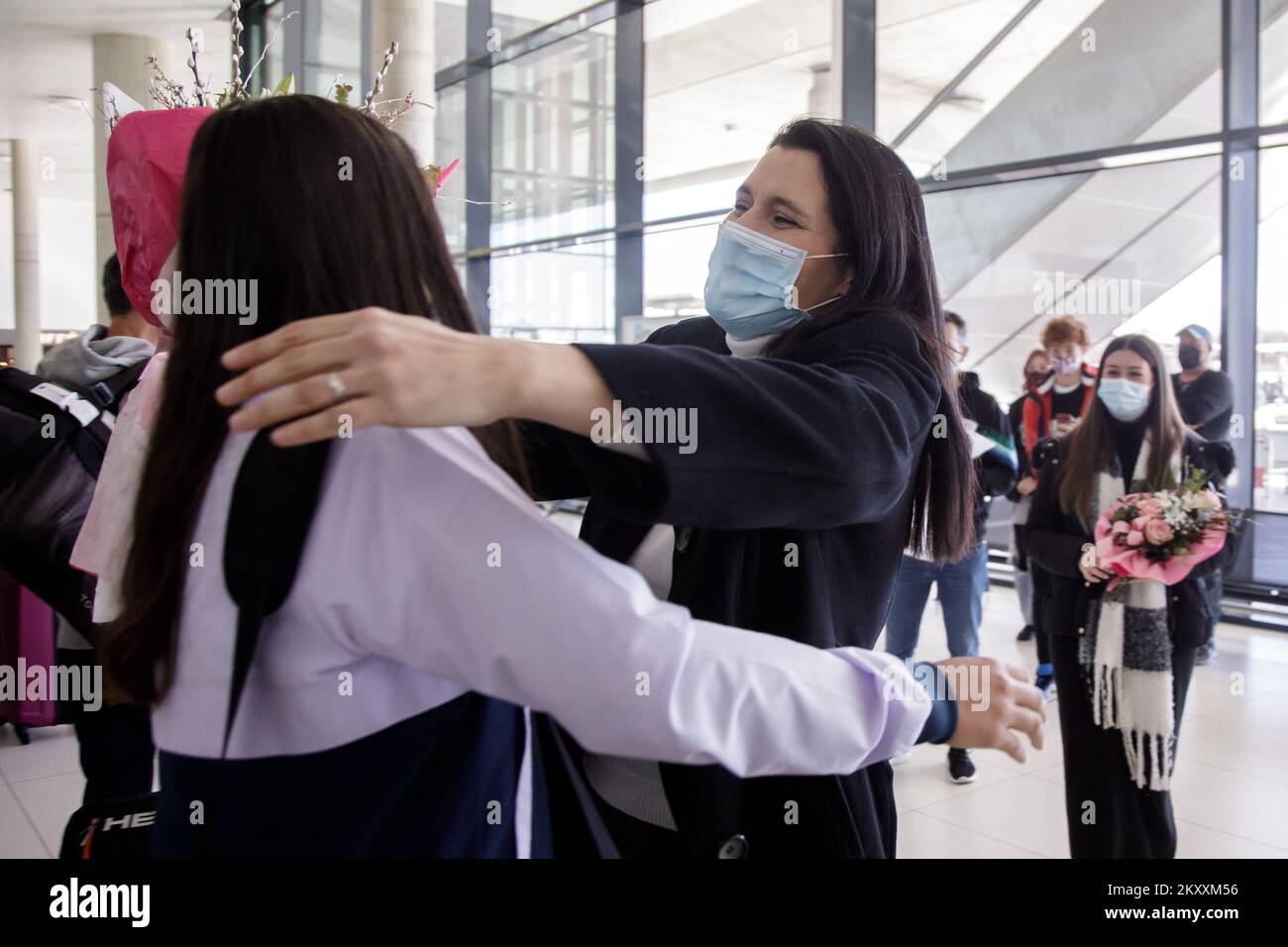 Ivana Marcinko, mère du joueur de tennis Petra Marcinko, est visible à l'aéroport de Zagreb, en Croatie, sur 30 janvier 2022. Le jeune joueur de tennis Petra Marcinko, qui a remporté le titre junior lors du premier tournoi du Grand Chelem de cette saison, est revenu à l'Open d'Australie. Elle a été accueillie à l'aéroport par sa famille et ses amis. Photo: Davor Puklavec/PIXSELL Banque D'Images