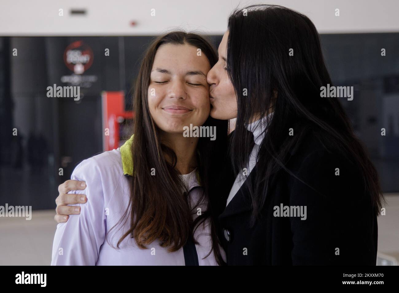 Ivana Marcinko, mère du joueur de tennis Petra Marcinko, est visible à l'aéroport de Zagreb, en Croatie, sur 30 janvier 2022. Le jeune joueur de tennis Petra Marcinko, qui a remporté le titre junior lors du premier tournoi du Grand Chelem de cette saison, est revenu à l'Open d'Australie. Elle a été accueillie à l'aéroport par sa famille et ses amis. Photo: Davor Puklavec/PIXSELL Banque D'Images