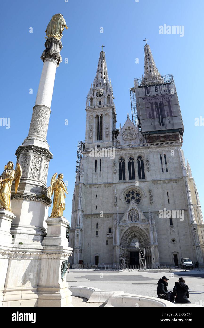 La cathédrale de Zagreb sonne le glas de la paix en Ukraine, à Zagreb, en Croatie, sur 03 mars 2022. Les cloches des grandes églises de toute l'Europe ont sonné jeudi pour exprimer leur solidarité avec le peuple ukrainien. Photo: Patrik Macek/PIXSELL Banque D'Images