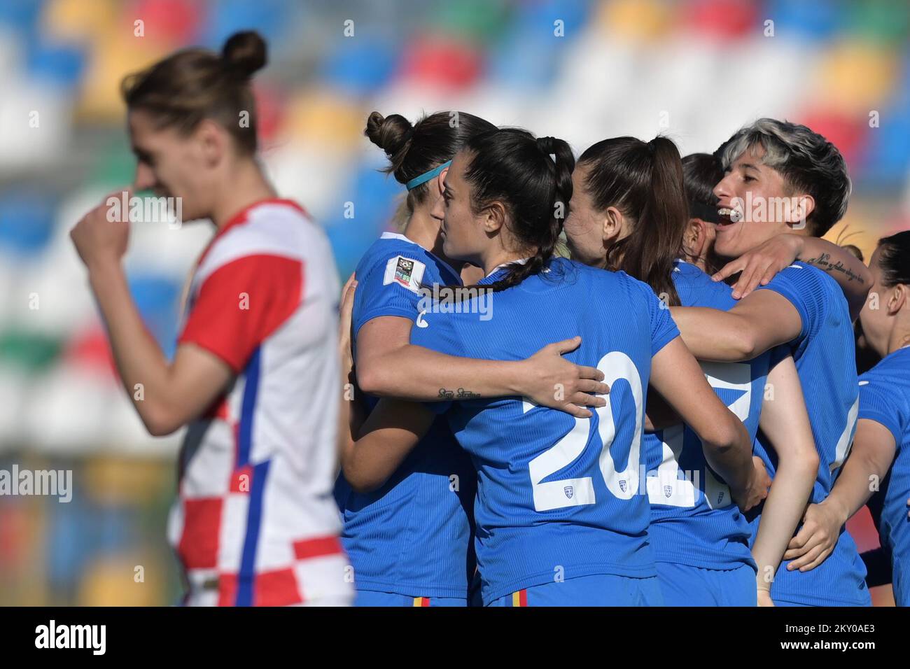 Joueurs de football pendant le match à Velika Gorica près de Zagreb, Croatie sur 12 avril 2022. Le match des femmes croates Une équipe nationale contre la Roumanie dans le cadre des qualifications pour la coupe du monde qui se tiendra en 2023 en Australie et en Nouvelle-Zélande. Photo: Igor Soban/PIXSELL Banque D'Images