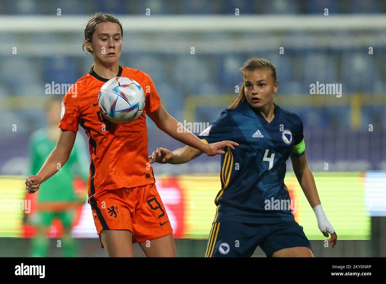 Joueurs de football pendant le match entre les Neatherlands et la Bosnie-Herzégovine à Grbavica, BiH sur 3 mai 2022. Le match de football féminin a été joué entre les pays-Bas et la Bosnie-Herzégovine dans le cadre du Championnat d'Europe pour les filles de moins de 17 ans. Photo: Armin Durgut/PIXSELL Banque D'Images