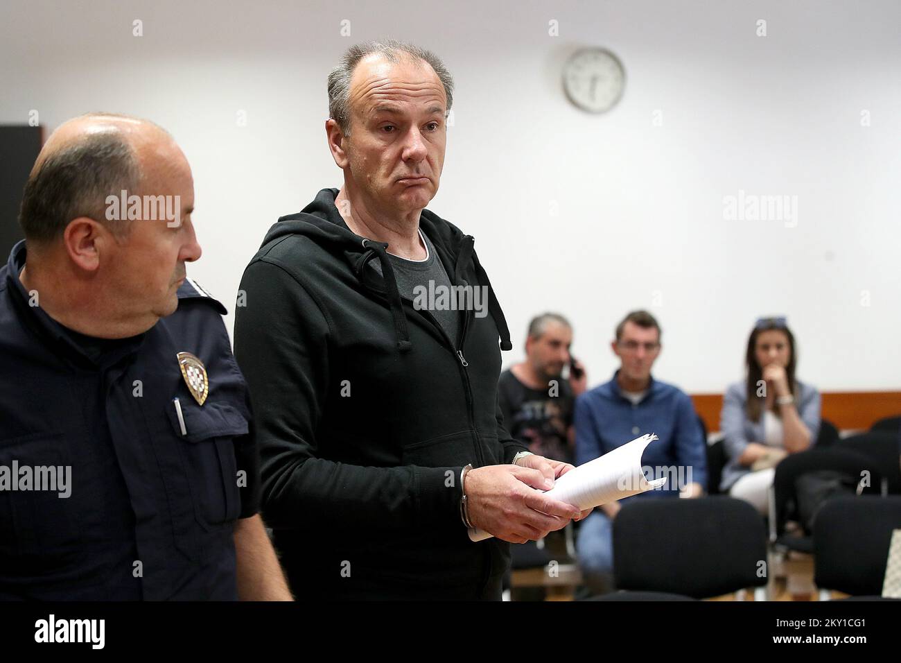 Harald Kopitz, accusé d'avoir tué ses trois enfants, écoute le verdict rendu devant le tribunal pénal municipal de Zagreb, en Croatie, sur 7 juin 2022. Un autrichien de 56 ans a tué ses trois enfants dans son appartement de Zagreb à la fin de septembre de l'année dernière. Le tribunal a reconnu Harald Kopitz coupable du meurtre d'enfants et l'a condamné à 50 ans de prison. Photo: Goran Stanzl/PIXSELL Banque D'Images