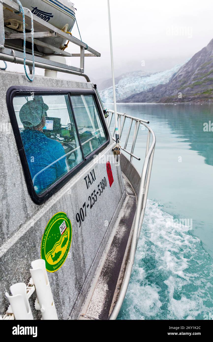Bateau d'affrètement pour visiter le glacier Shoup ; la baie Shoup ; le bras Valdez ; le détroit Prince William ; Valdez ; Alaska, États-Unis Banque D'Images