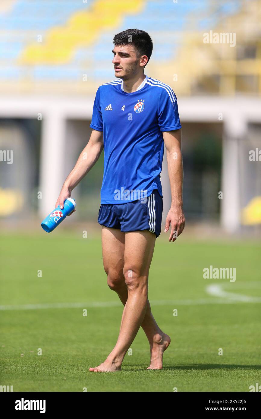 Bosko Sutalo, joueur de Dinamo, à l'entraînement matinal du club de football  de Zagreb GNK Dinamo à Moravske Toplice, en Slovénie, sur 30 juin 2022. GNK  Dinamo est sur le 9th jour
