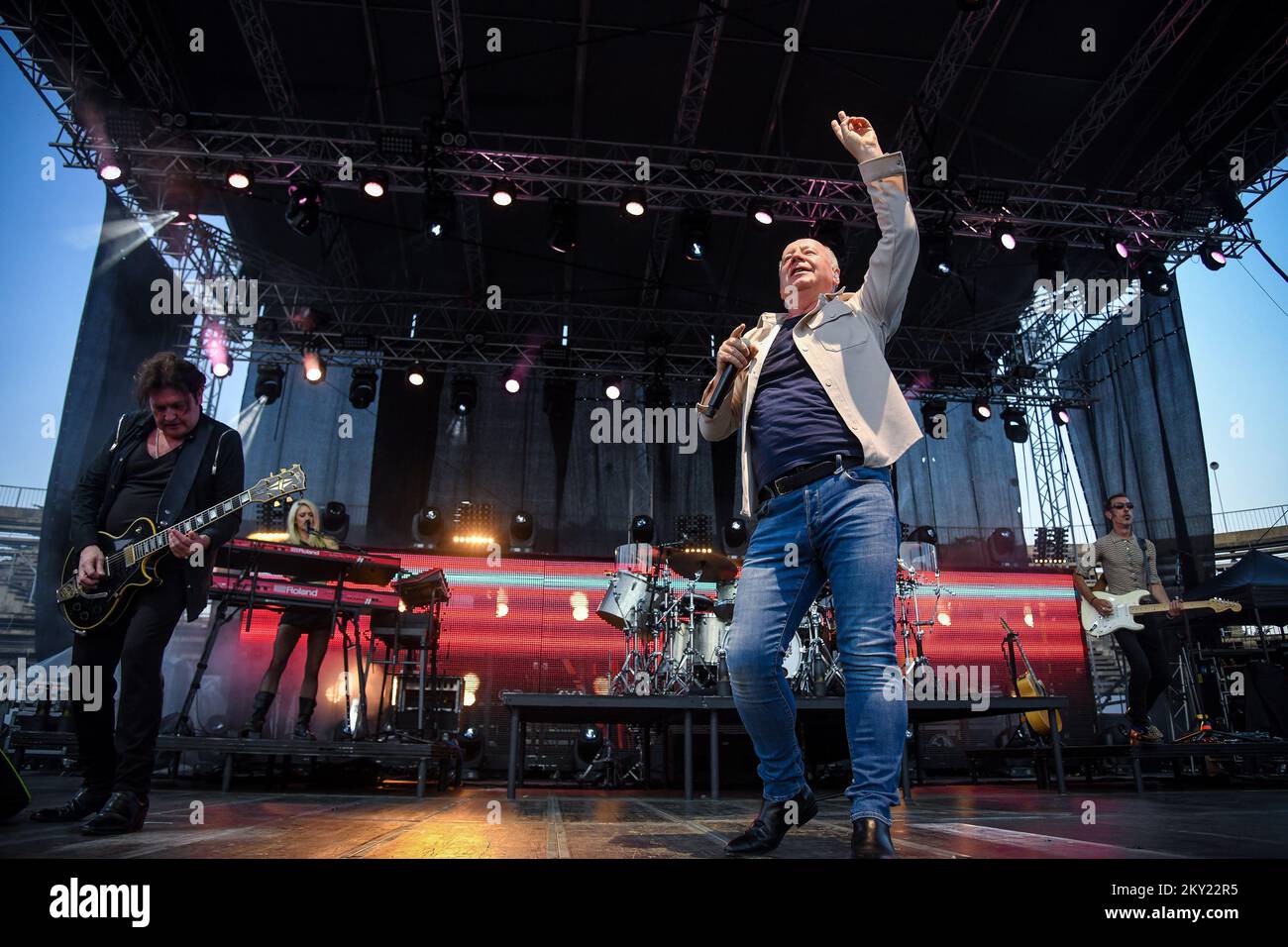 Jim Kerr, chanteur principal du groupe écossais simple Minds, se produit lors d'un concert à SRC Salata, à Zagreb, Craotia, sur 30 juin 2022. Photo: Josip Regovic/PIXSELL Banque D'Images