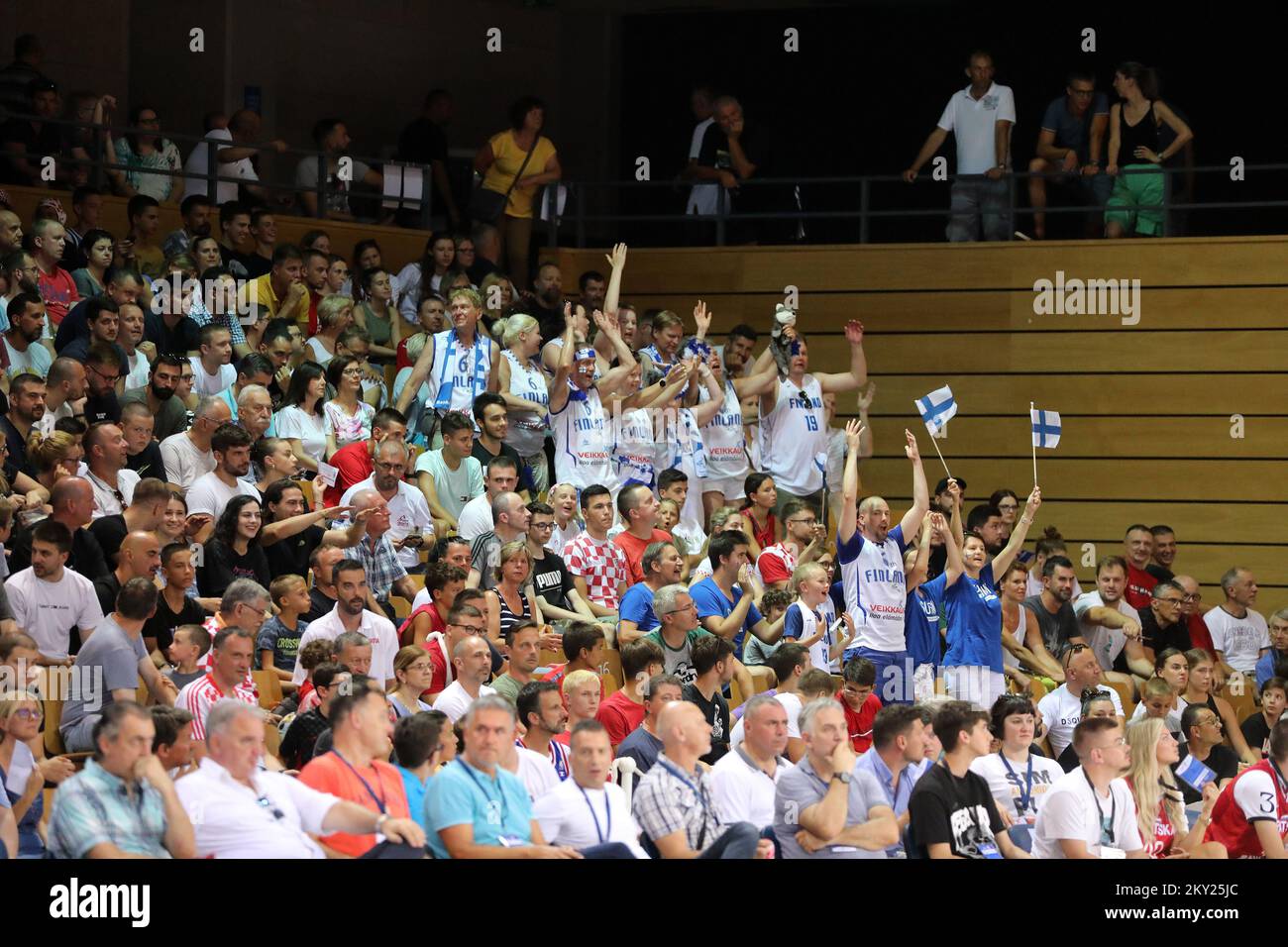 RIJEKA, CROATIE - JUILLET 03: Supporters finlandais lors de la coupe du monde de basket-ball 2023 de la FIBA partie de qualification entre la Croatie et la Finlande à la salle de sport Zamet sur 3 juillet 2022 à Rijeka, Croatie. Photo: Goran Kovacic/PIXSELL Banque D'Images