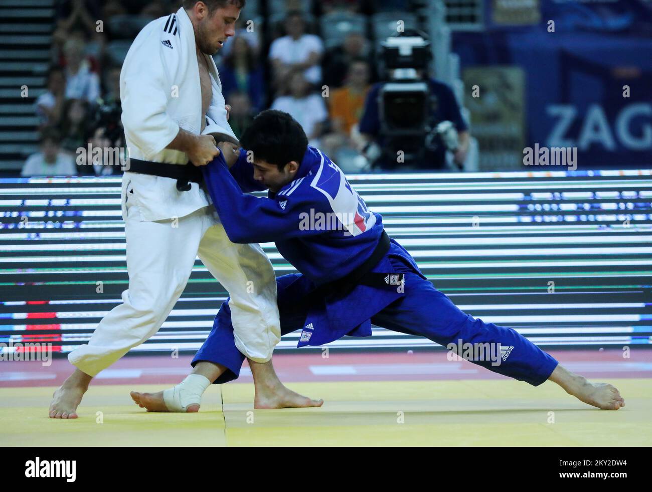 Eunkyul Lee, de Corée, dans une lutte contre Martin Hojak, de Slovénie, dans la catégorie des hommes jusqu'à 73kg ans, lors du Grand Prix mondial de Zagreb de l'IJF, qui s'est tenu à l'Arena de Zagreb, à Zagreb, en Croatie, sur 16 juillet 2022. Photo: Zeljko Hladika/PIXSELL Banque D'Images