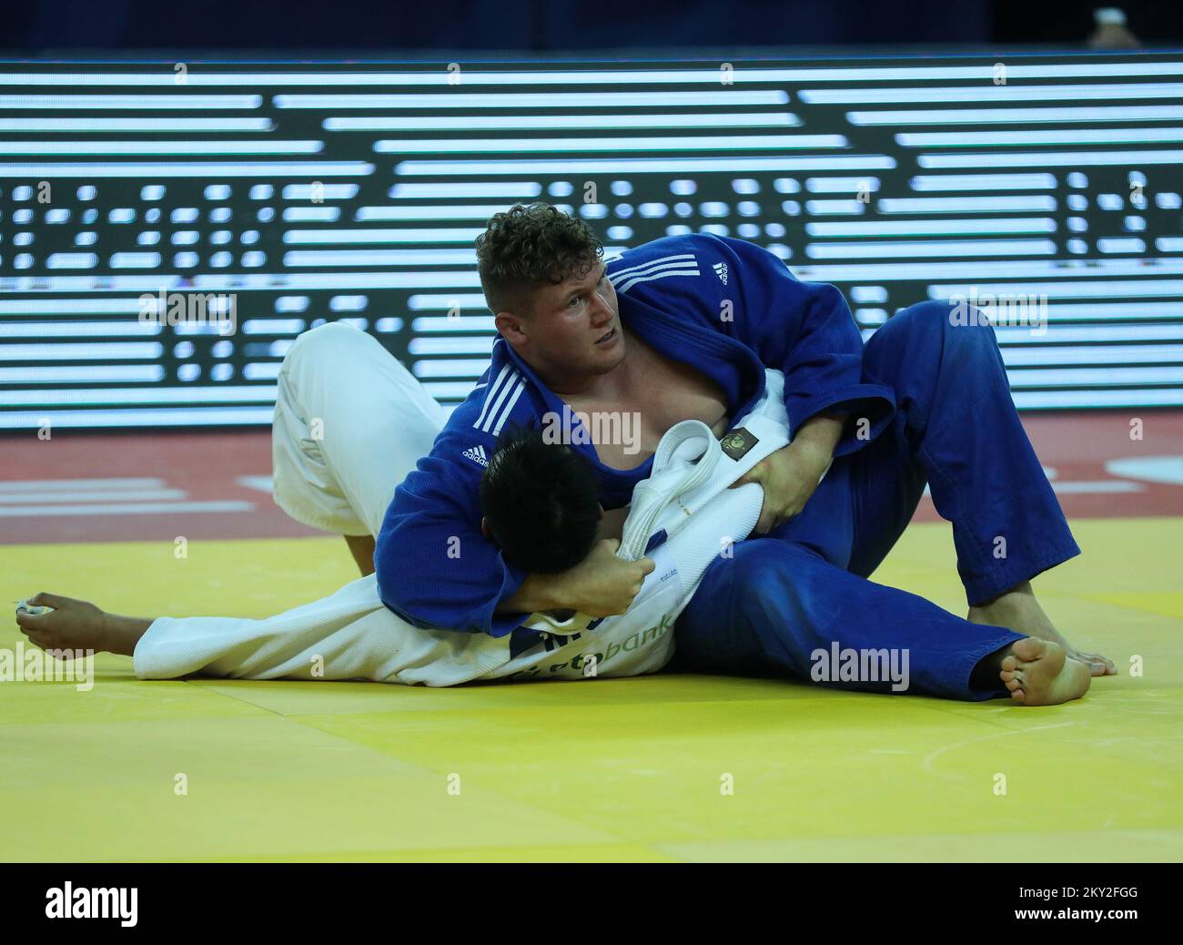 JUR Spijkers, des pays-Bas, lutte contre Tsetsentsengel Odkhuu, de Mongolie, pour l'or dans la catégorie des hommes de plus de 100 kg lors du Grand Prix mondial de Zagreb de l'IJF, qui s'est tenu à l'Arena de Zagreb, à Zagreb, en Croatie, sur 17 juillet 2022. Photo: Zeljko Hladika/PIXSELL Banque D'Images