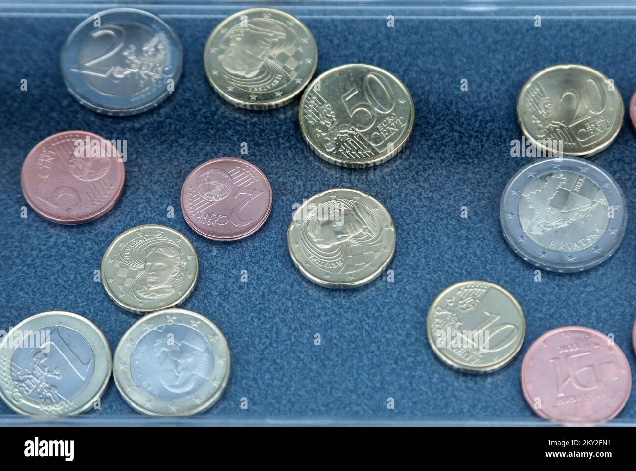 La production de pièces en euros croates a commencé à la monnaie croate, à Sveta Nedjelja, en Croatie, sur 18 juillet 2022. Photo: Zeljko Hladika/PIXSELL Banque D'Images