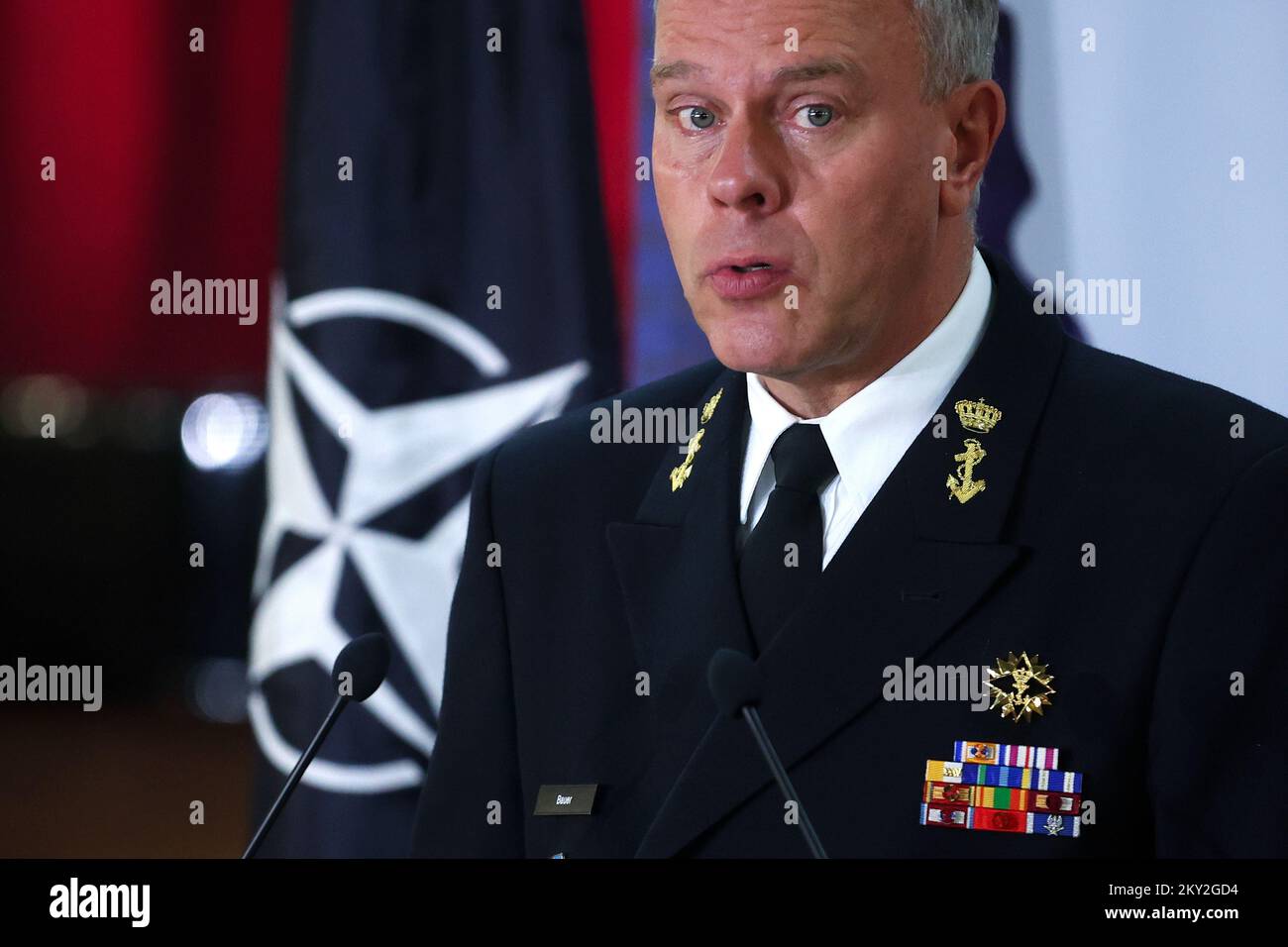 Le président du Comité militaire de l'OTAN, Rob Bauer, prend la parole lors d'une conférence de presse après une réunion avec le chef de la Défense des forces armées de Bosnie-Herzégovine, Senad Masovic, à Sarajevo, en Bosnie-Herzégovine, à 19 juillet 2022. Photo: Armin Durgut/PIXSELL Banque D'Images