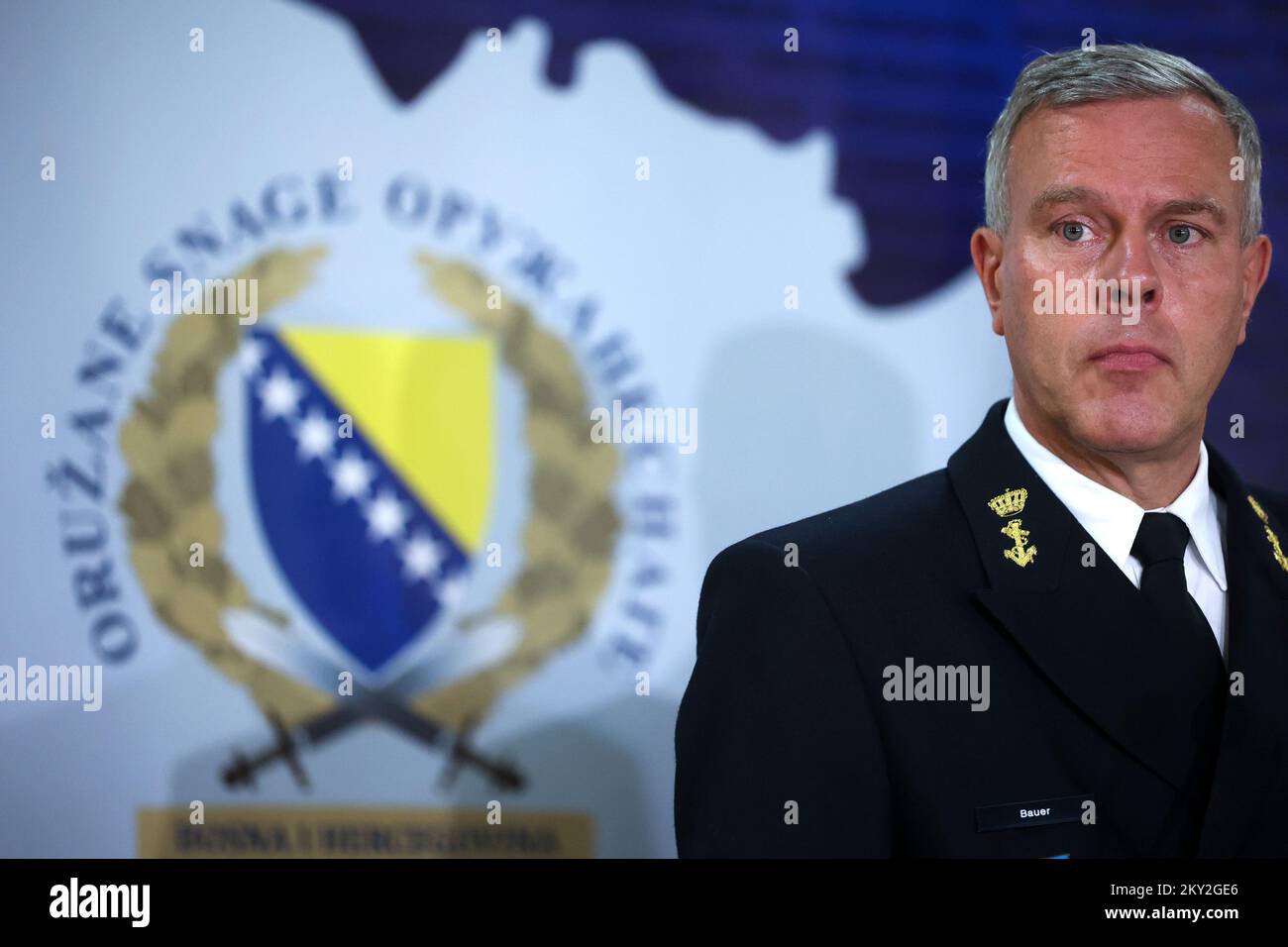 Le président du Comité militaire de l'OTAN, Rob Bauer, prend la parole lors d'une conférence de presse après une réunion avec le chef de la Défense des forces armées de Bosnie-Herzégovine, Senad Masovic, à Sarajevo, en Bosnie-Herzégovine, à 19 juillet 2022. Photo: Armin Durgut/PIXSELL Banque D'Images