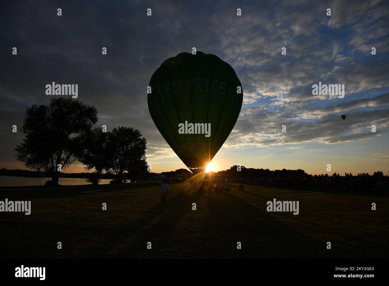 Un montgolfière se prépare pour le décollage lors du festival de montgolfières de Prelog, en Croatie, sur 3 septembre 2022. Photo: Vjeran Zganec Rogulja/PIXSELL Banque D'Images