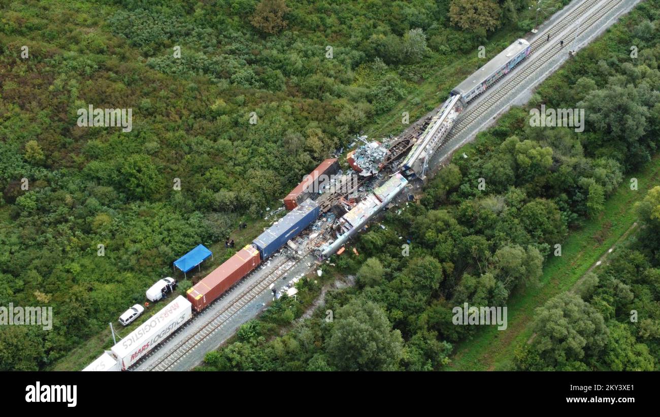 Photo aérienne de la scène d'accident de train à Rajici, à environ 120 kilomètres à l'est de Zagreb, en Croatie, sur 10 septembre 2022. Au moins trois personnes ont été tuées et beaucoup ont été grièvement blessées après la collision d'un train de voyageurs et d'un train de marchandises dans le centre de la Croatie. Photo: Davor Javorovic/PIXSELL Banque D'Images