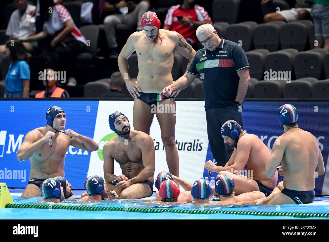 SPLIT, CROATIE - SEPTEMBRE 10: Entraîneur en chef de l'Italie Sandro Campagna lors du championnat européen de polo d'eau LEN médaille de bronze entre l'Espagne et l'Italie à l'aréna Spaladium sur 10 septembre 2022 à Split, Croatie. Photo de Marko Lukunic/PIXSELL Banque D'Images
