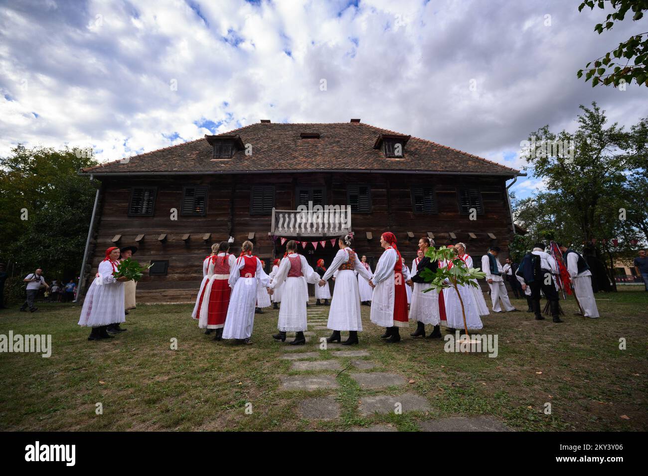 Perunfest, le Festival des histoires et du folklore a eu lieu dans le manoir de Modic-Bedekovic à Donja Lomnica. Cette année, le thème du Perunfest est des histoires du patrimoine culturel immatériel croate sur de petites créatures invisibles connues sous différents noms: Nevidenceki, nevicincici, posveckari et langolijeri similaires des régions du nord, et macici, malici et tintilini des régions côtières et des îles croates. À Donja Lomnica, Croatie, sur 10 septembre 2022. Photo: Davor Puklavec/PIXSELL Banque D'Images