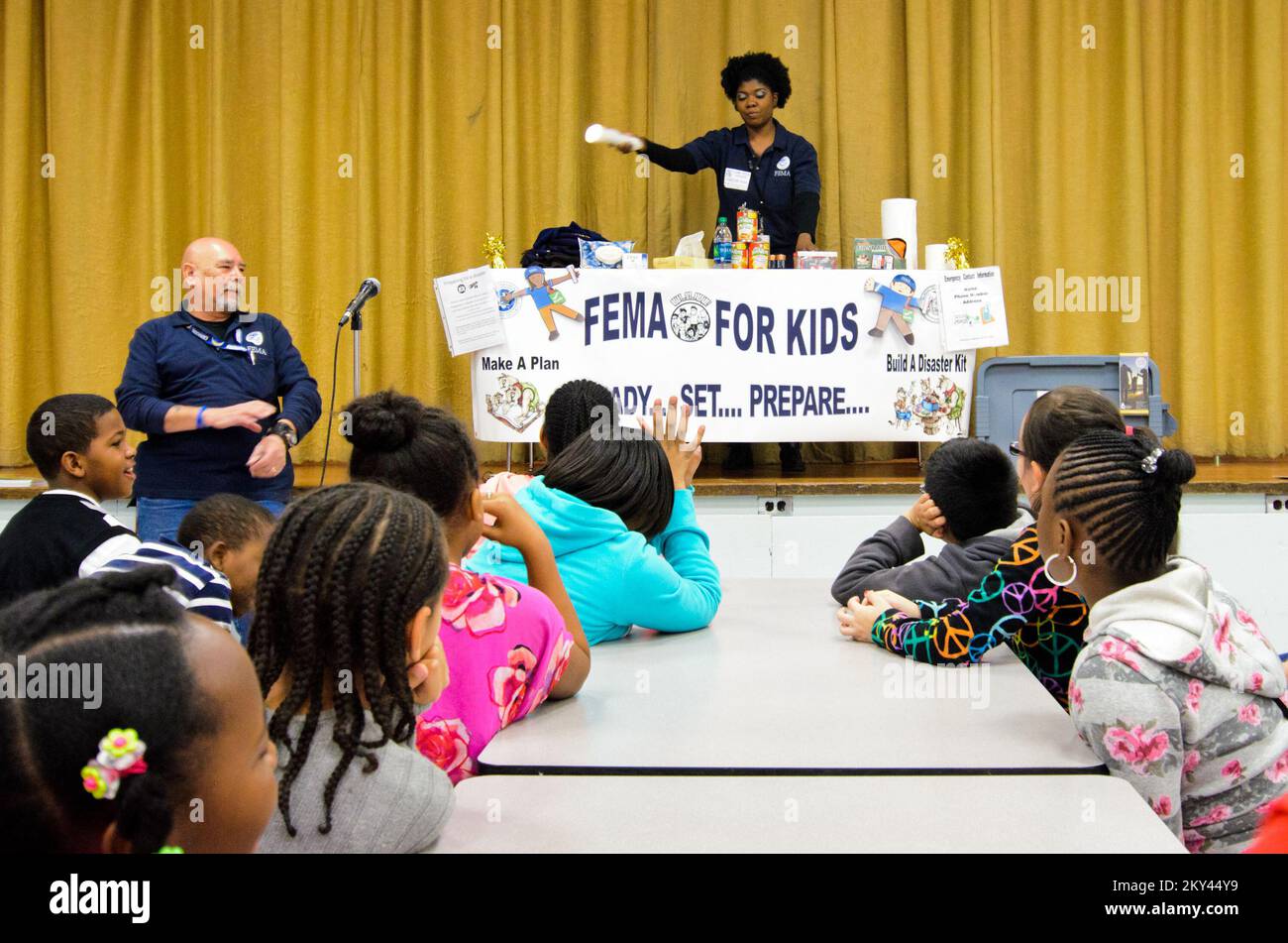 FEMA for Kids Lime Kiln Elementary Suffern, NY. New York ouragan Sandy.  Photographies relatives aux programmes, aux activités et aux fonctionnaires  de gestion des catastrophes et des situations d'urgence Photo Stock -