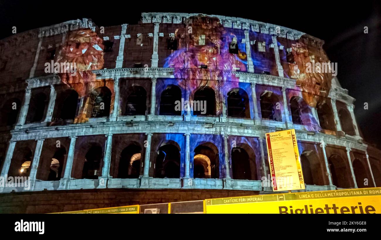 Rome, Italie. 30th novembre 2022. Colisée illuminé pour l'abolition de la peine de mort dans le monde entier. L'événement a été organisé par la Communauté de Sant'Egidio. (Credit image: © Patrizia Corteltessa/Pacific Press via ZUMA Press Wire) Credit: ZUMA Press, Inc./Alamy Live News Banque D'Images