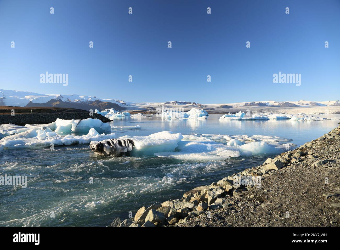 Eaux glaciaires précipitant Banque D'Images