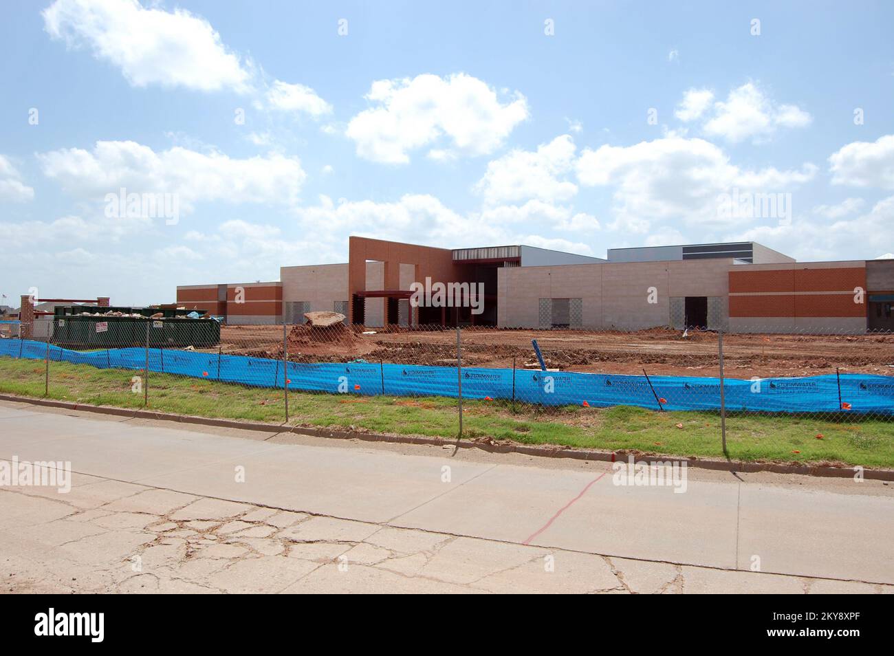 Moore, Oklahoma, 11 mai 2014 la construction est en cours à l'emplacement de la nouvelle école élémentaire Plaza Towers, à Moore, en Oklahoma. L'école a été gravement endommagée il y a un an, lorsqu'une tornade EF-5 a détruit la communauté centrale de l'Oklahoma. Tempêtes et tornades de l'Oklahoma. Photographies relatives aux programmes, aux activités et aux fonctionnaires de gestion des catastrophes et des situations d'urgence Banque D'Images