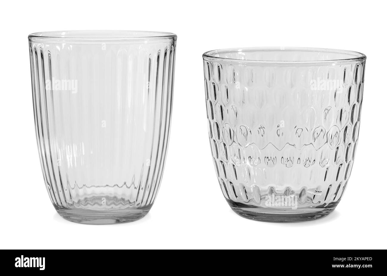 Le verre vide est isolé sur fond blanc. Banque D'Images