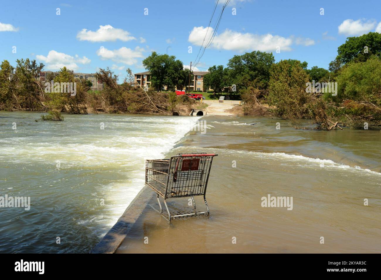 San Marcos, Texas certaines routes restent impraticables en raison des récentes inondations. Des inondations importantes ont affecté la région, ce qui a entraîné une catastrophe déclarée par la présidence. Jocelyn Augustino FEMA. San Marcos, TX -- certaines routes restent impraticables en raison des récentes inondations. Des inondations importantes ont affecté la région, ce qui a entraîné une catastrophe déclarée par la présidence. Photographies relatives aux programmes, aux activités et aux fonctionnaires de gestion des catastrophes et des situations d'urgence Banque D'Images