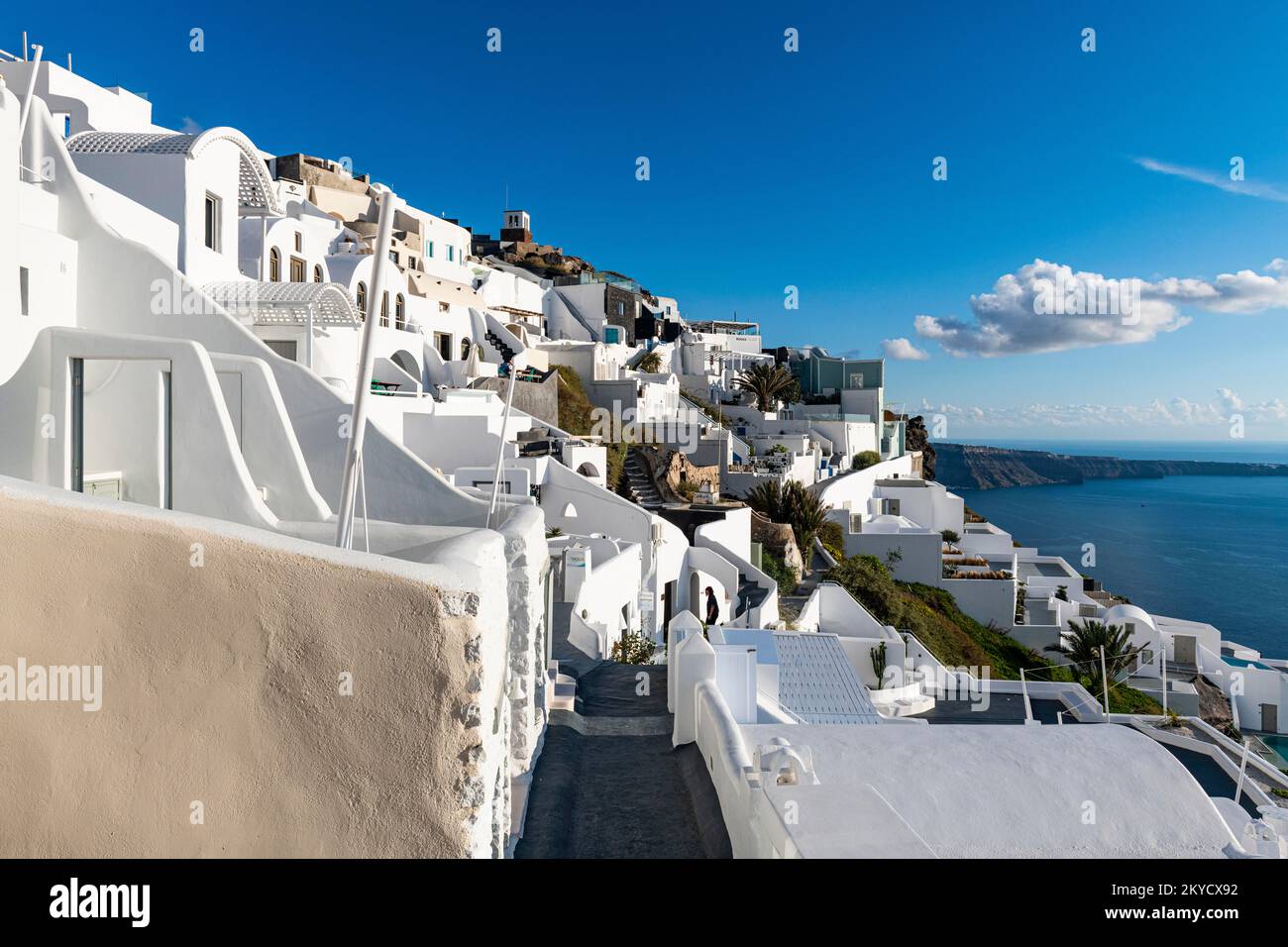 Maisons blanches de luxe à Fira, Santorini, Grèce Banque D'Images