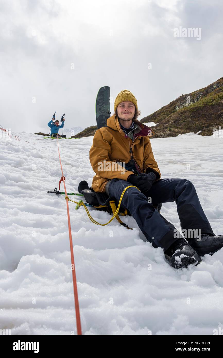 Exercice dans la crevasse de sauvetage pour les randonnées à ski, gestion des risques en hiver dans les montagnes, vallée de Neustift im Stubai, Tyrol, Autriche Banque D'Images