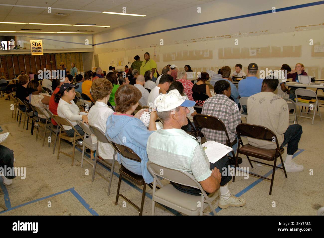 Ouragan Katrina/ouragan Rita, Laplace, Lai., 8 octobre 2005 - les demandeurs attendent un centre de reprise après sinistre, 160 Belle Terre, pour rencontrer un ou plusieurs représentants d'agénés qui offrent des programmes d'aide. Cette RDC est l'une des 30 actuellement ouverte autour de l'État pour aider ceux qui ont demandé de l'aide par l'intermédiaire de la FEMA pour récupérer des dommages et pertes causés par les ouragans Katrina et Rita. Gagnez Henderson / FEMA Banque D'Images
