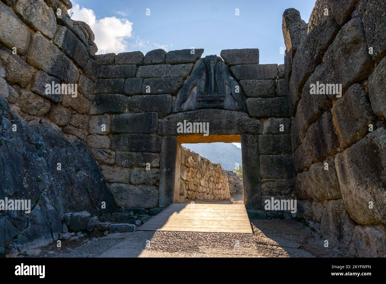Mykines, Grèce -10 novembre 2022 : vue sur le portail d'entrée de la porte du Lion à l'ancienne citadelle de Mycenae Banque D'Images