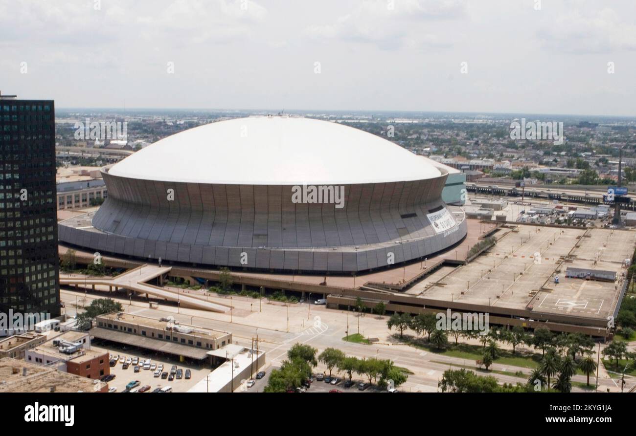 Ouragan Katrina, la Nouvelle-Orléans -- l'ouragan endommagé Superdome a un nouveau toit et est prêt pour la prochaine saison de football. Edahl/FEMA Banque D'Images