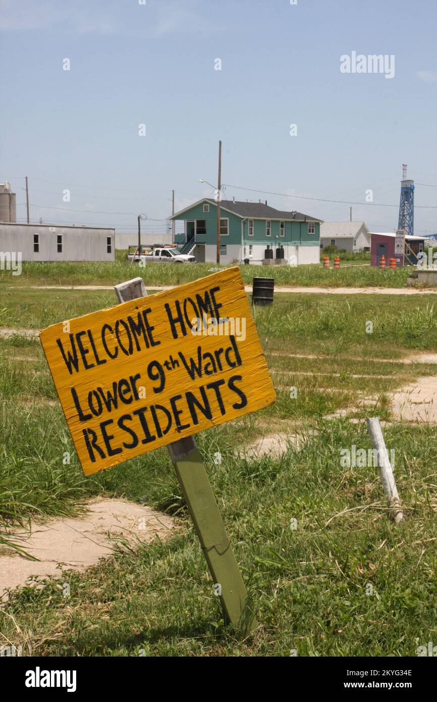 Ouragan Katrina, la Nouvelle-Orléans, LA, 11 juillet 2008 -- Un panneau de bienvenue dans le quartier inférieur des 9th encourage les voisins à revenir leurs maisons et à reconstruire. Un sens fort de la communauté est encore très prédominant. Jacinta Quesada/FEMA Banque D'Images
