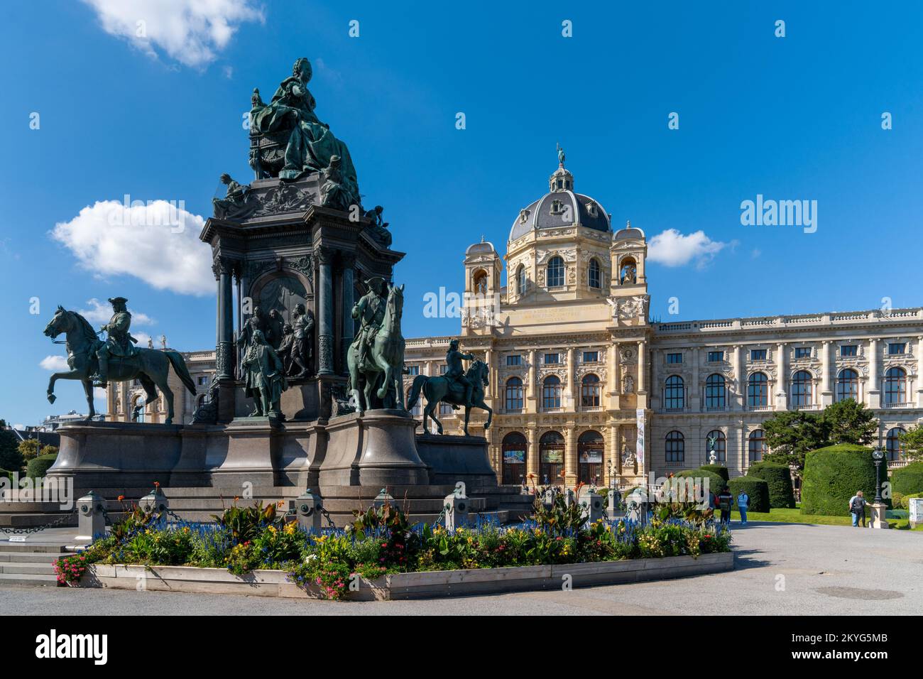 Vienne, Autriche - 22 septembre 2022 : le monument Maria Theresa et le musée d'histoire naturelle du centre-ville de Vienne Banque D'Images
