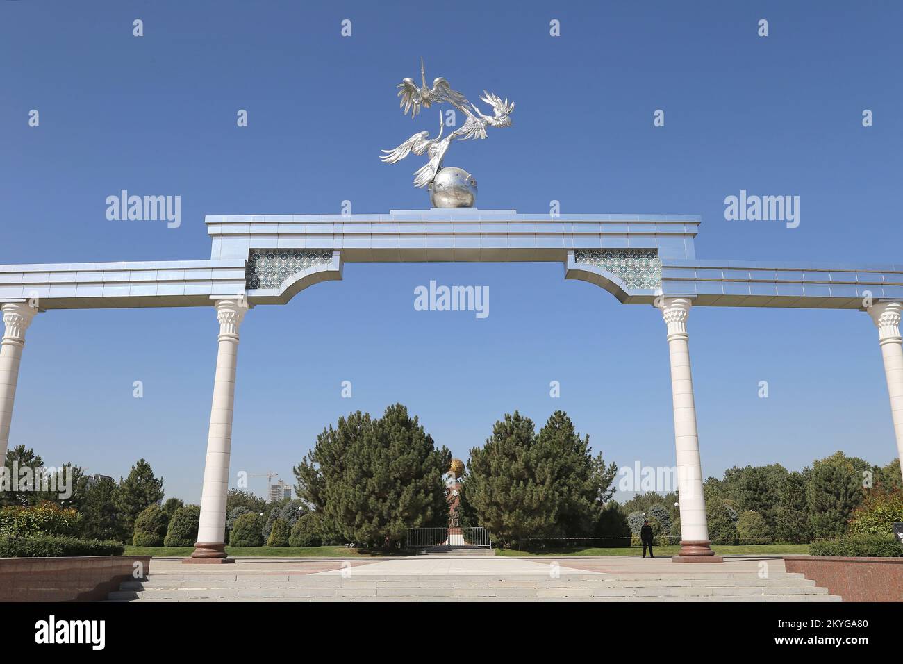 Cigognes symbolisant la paix et le calme, Mustakillik Maydoni (place de l'indépendance), Tachkent central, province de Tachkent, Ouzbékistan, Asie centrale Banque D'Images