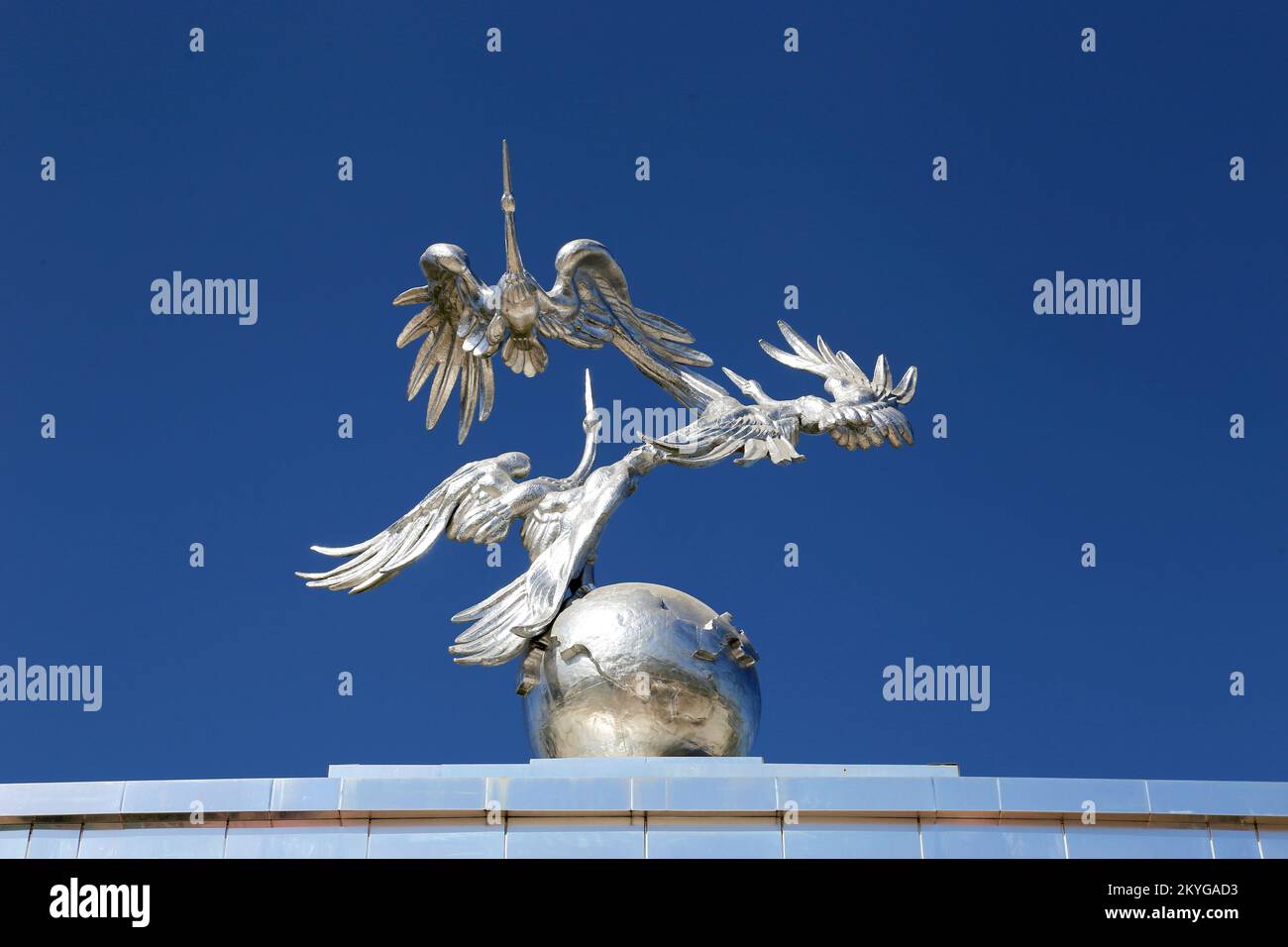Cigognes symbolisant la paix et le calme, Mustakillik Maydoni (place de l'indépendance), Tachkent central, province de Tachkent, Ouzbékistan, Asie centrale Banque D'Images