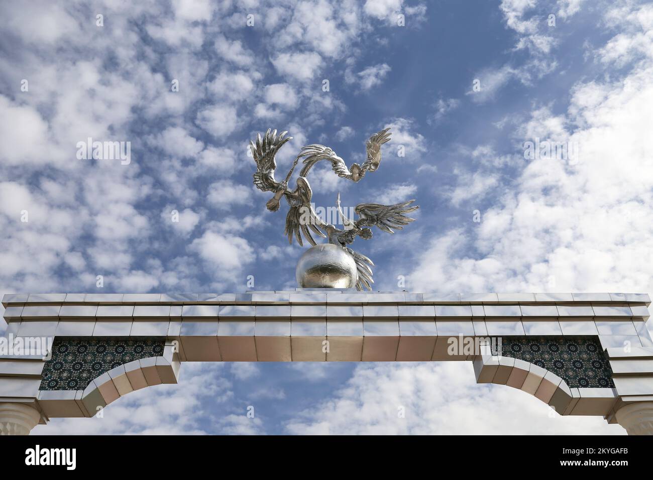 Cigognes symbolisant la paix et le calme, Mustakillik Maydoni (place de l'indépendance), Tachkent central, province de Tachkent, Ouzbékistan, Asie centrale Banque D'Images