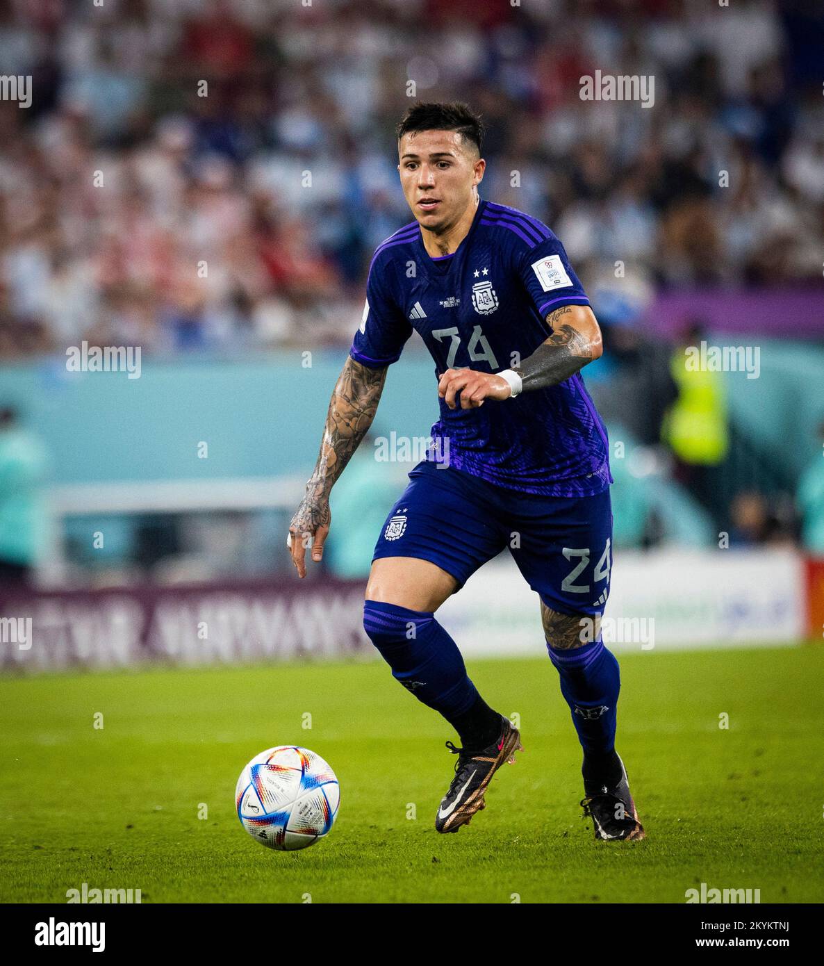 Doha, Qatar. 30th novembre 2022. Enzo Fernandez (Arg) Pologne - Argentine Polen - coupe du monde Argentine 2022 au Qatar 30.11.2022 crédit: Moritz Muller/Alay Live News Banque D'Images