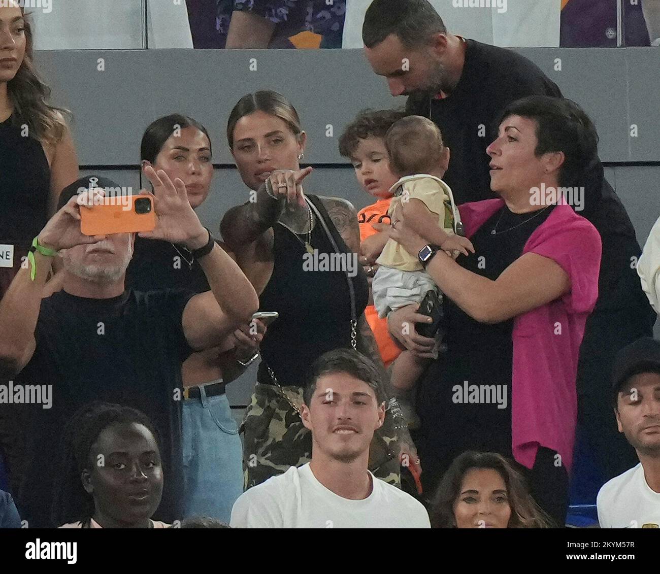 26 novembre 2022, Stade 974, Doha, QAT, Coupe du monde FIFA 2022, Groupe D,  France contre Danemark, dans la photo Zoe Cristofoli, petite amie de Theo  Hernandez (France) avec leur bébé Photo Stock - Alamy