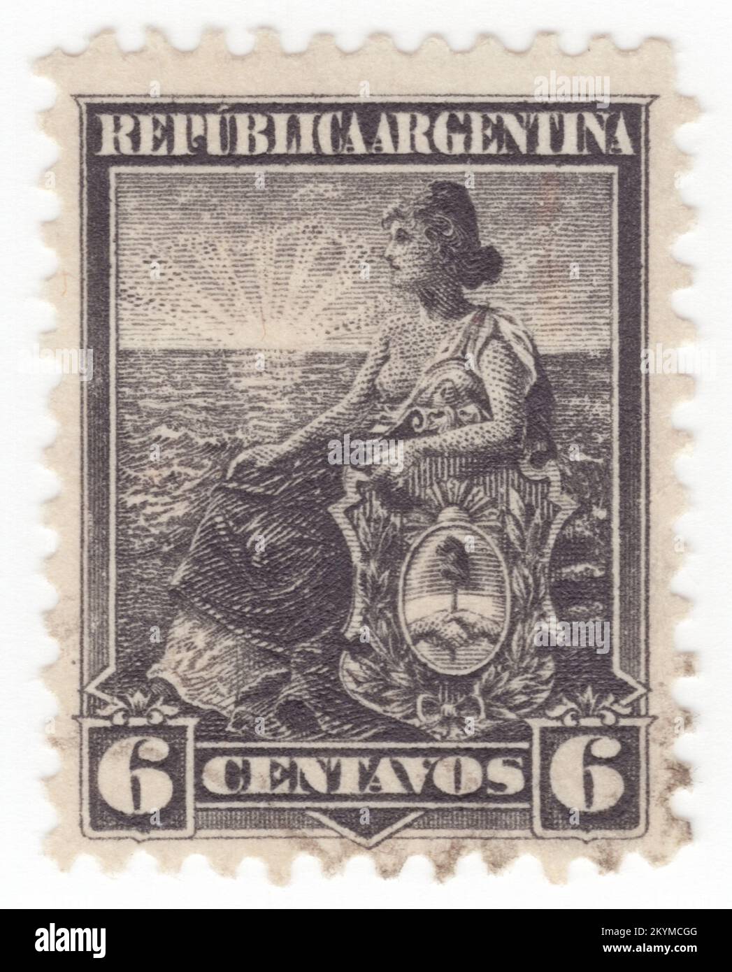 ARGENTINE - 1903: 6 catenvos timbre-poste noir représentant la composition allégorique - une jeune femme, symbolisant la liberté, est assise sur le rivage de l'océan du matin, sur lequel le soleil se lève. Liberty détient un bouclier héraldique avec des éléments du blason national de l'Argentine. L'ancienne déesse romaine Libertas a été honorée pendant la seconde guerre punique par un temple érigé sur la colline d'Aventin à Rome. Lorsqu’elle est représentée comme une figure debout, elle tient généralement, mais ne porte jamais, un pileus, la casquette souple qui symbolisait l’octroi de la liberté aux anciens esclaves Banque D'Images