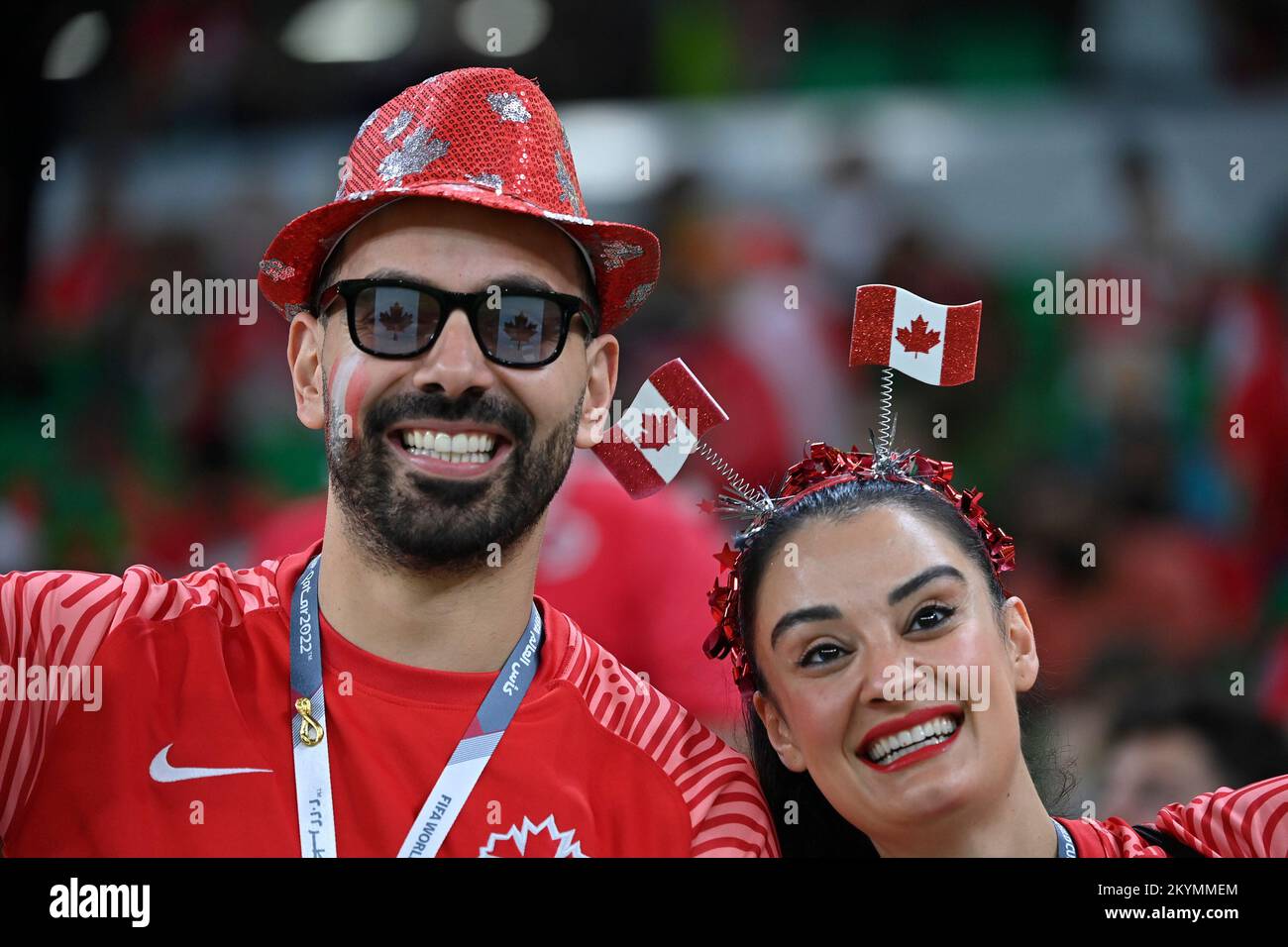 Doha, Qatar. 1st décembre 2022. Les fans du Canada posent avant le match du Groupe F entre le Canada et le Maroc lors de la coupe du monde de la FIFA 2022 au stade Al Thumama à Doha, au Qatar, le 1 décembre 2022. Credit: Chen Cheng/Xinhua/Alay Live News Banque D'Images