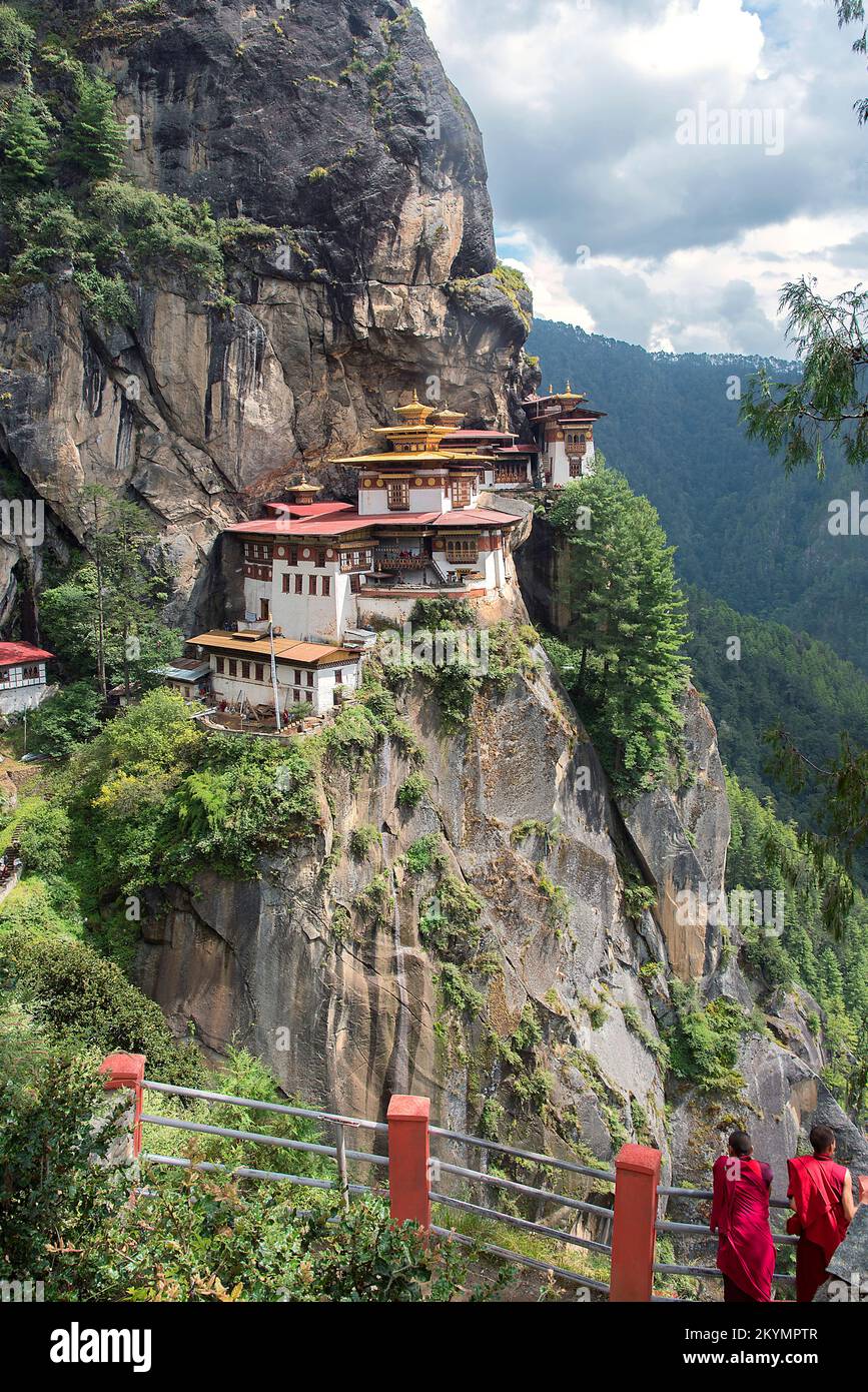 Randonnée vers Tiger's Nest Bhoutan sur le sentier Trans Bhoutan Trail Banque D'Images